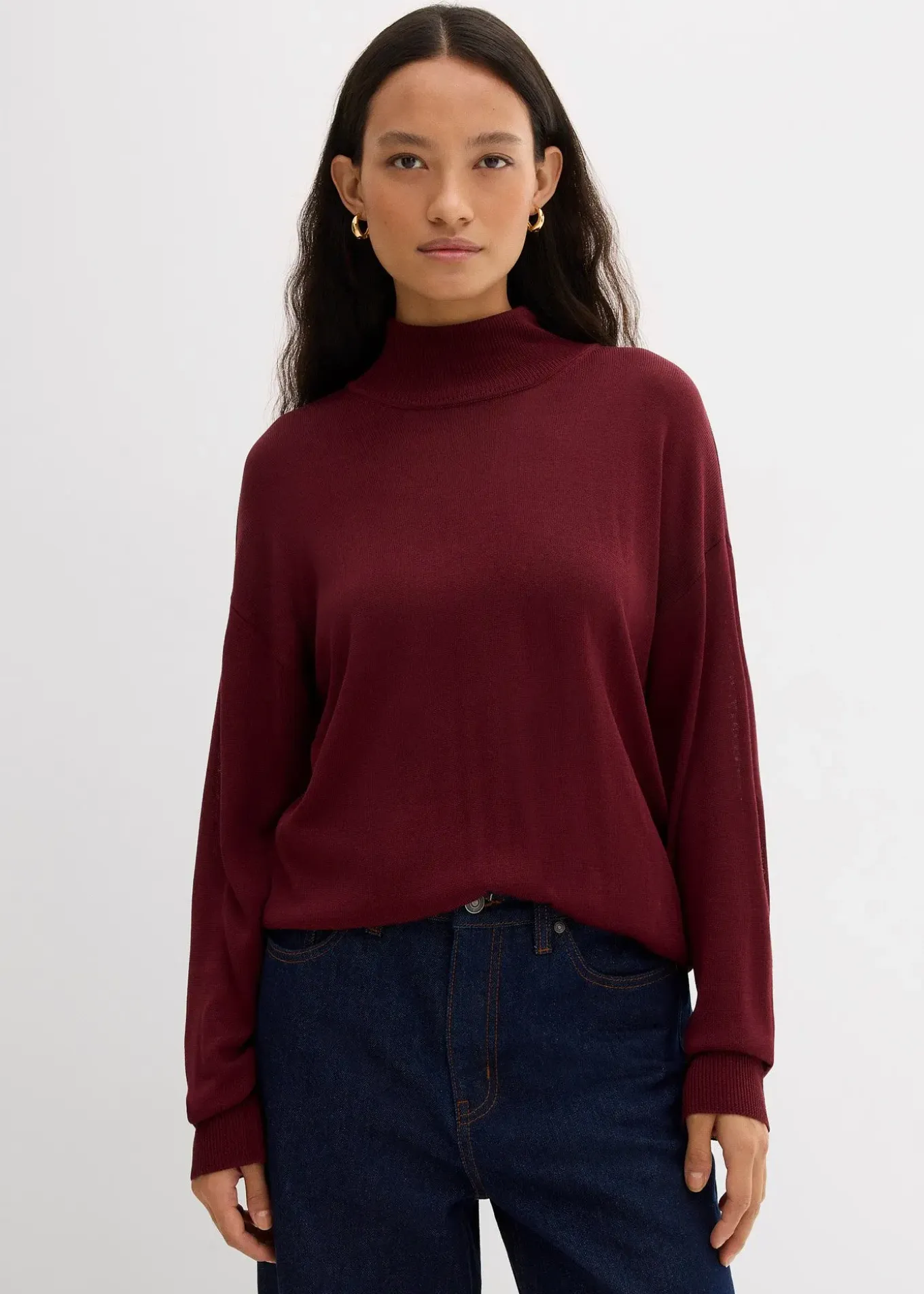 Pull léger en fine maille de viscose majoritaire à large col cheminée