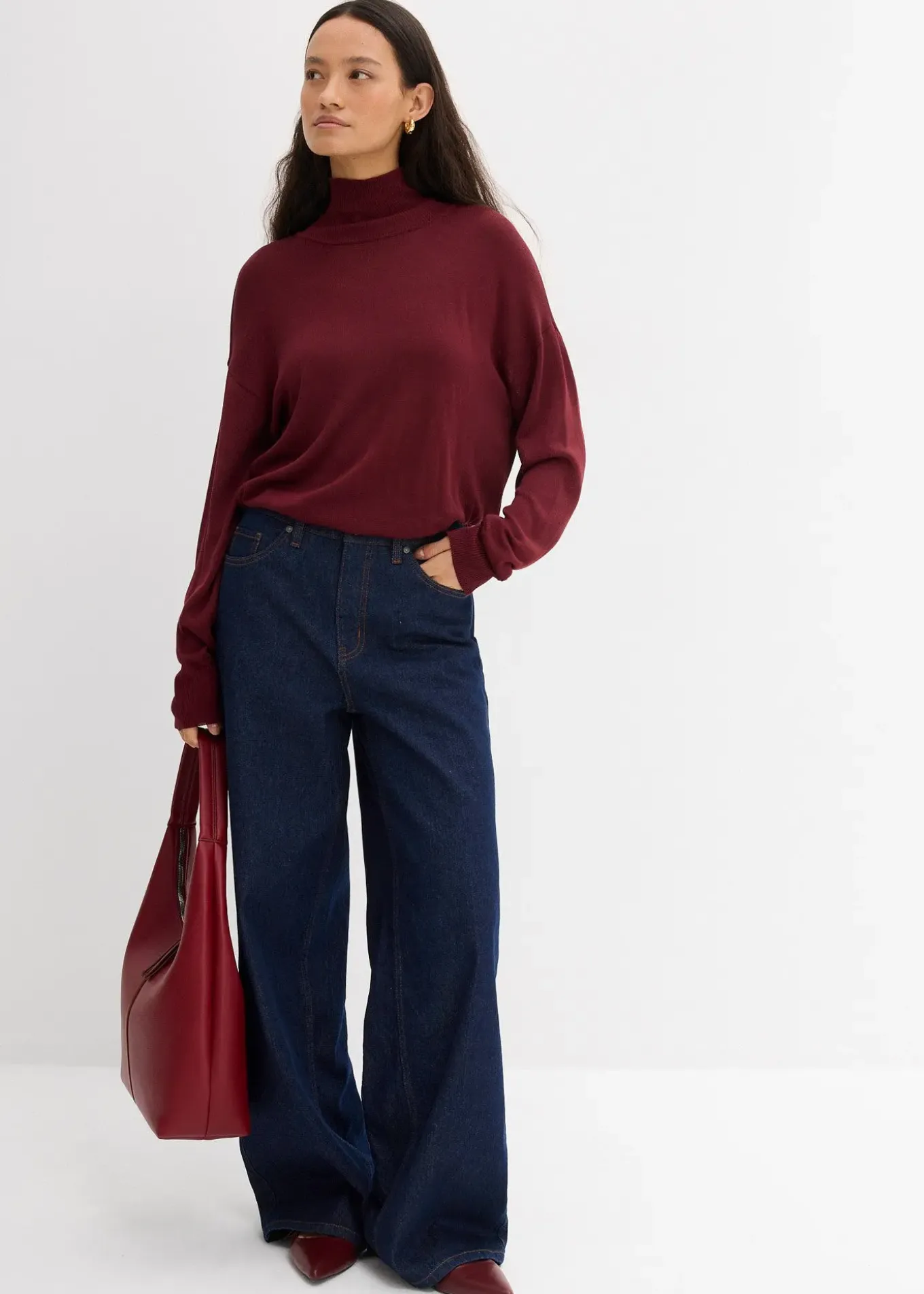 Pull léger en fine maille de viscose majoritaire à large col cheminée