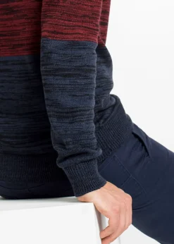 Pull regular en fine maille à capuche