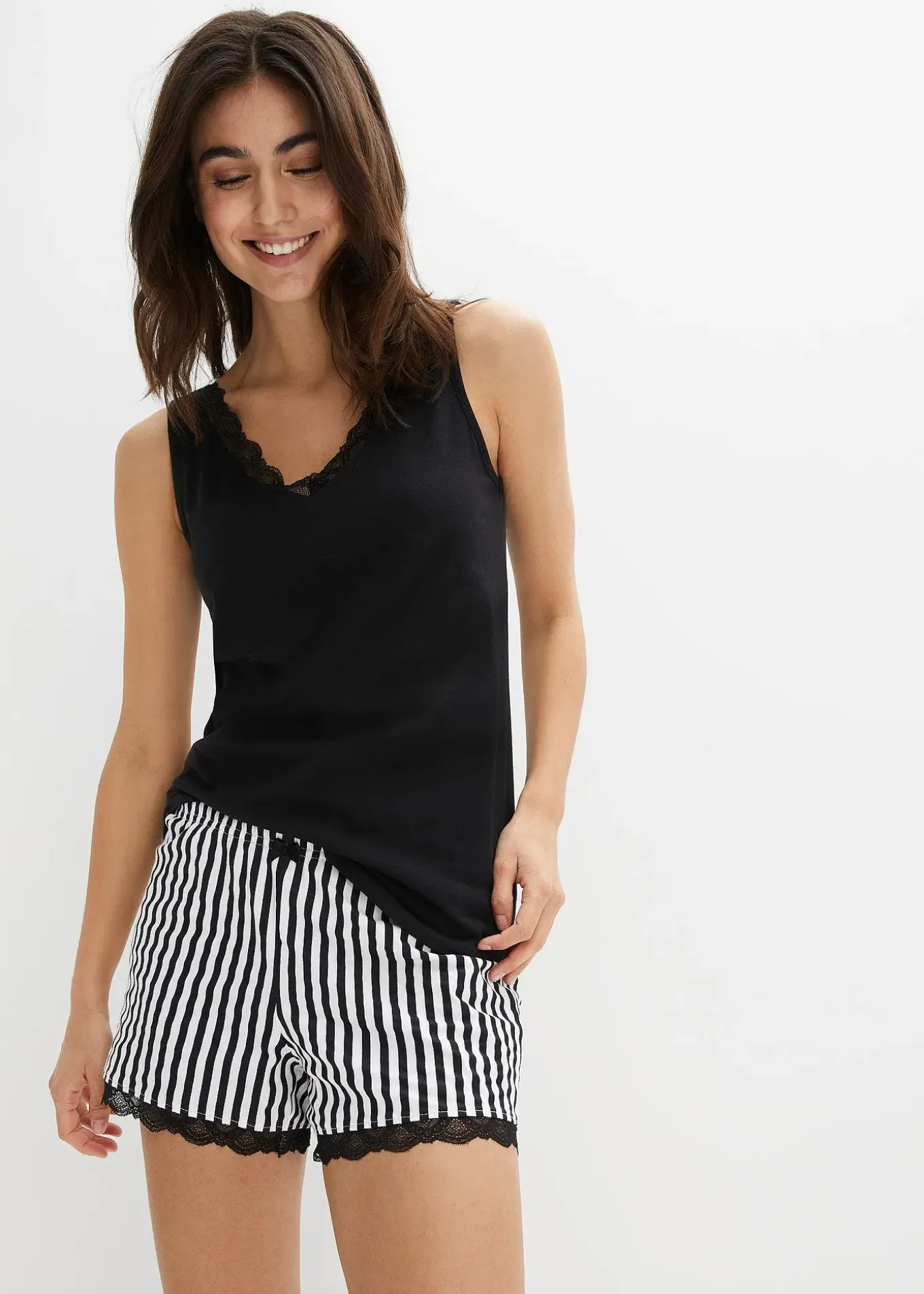 Pyjashort avec fine bordure dentelle