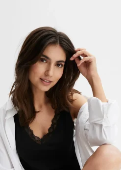 Pyjashort avec fine bordure dentelle