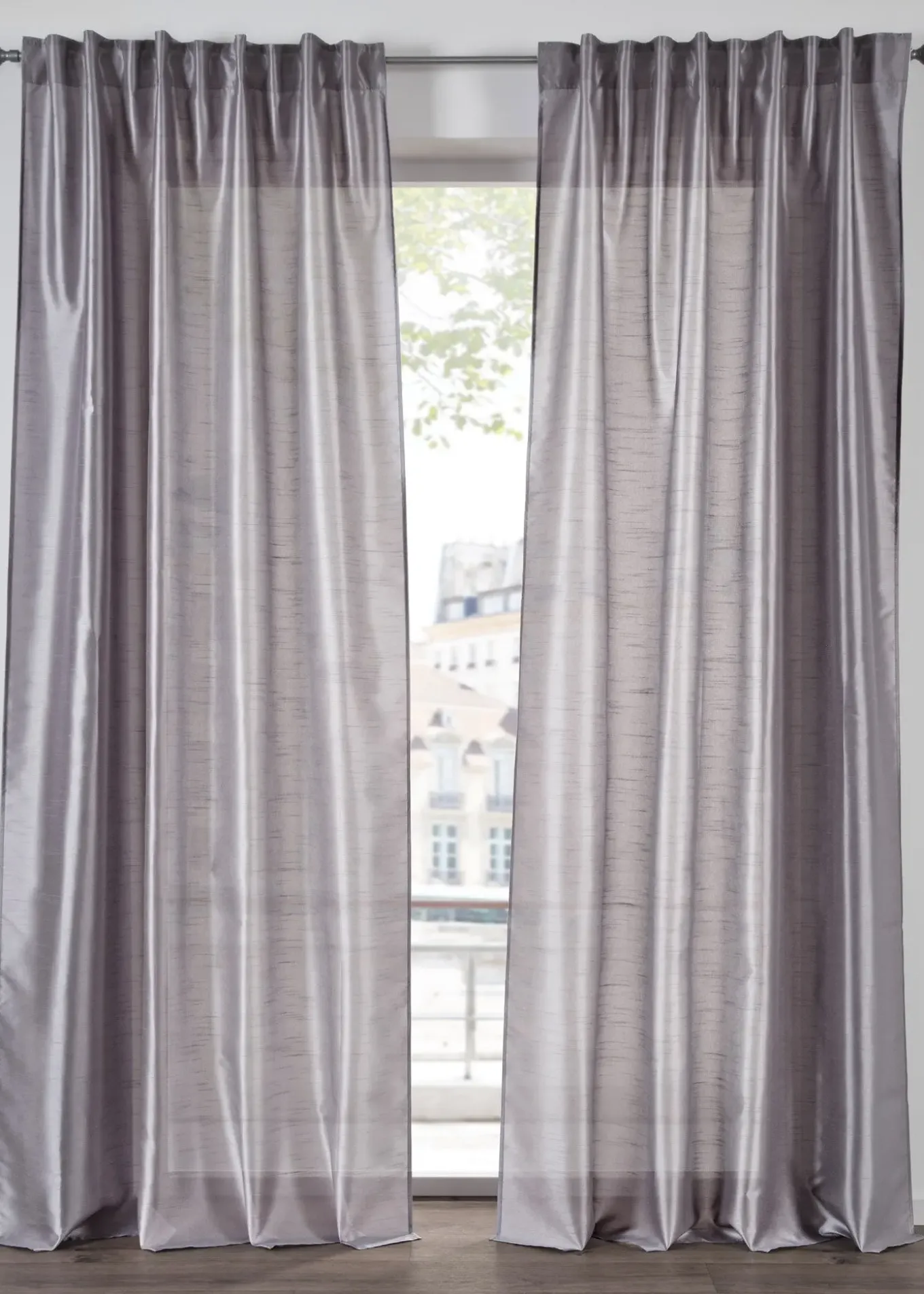 Rideau légèrement brillant, aussi en extra long (1 pce)