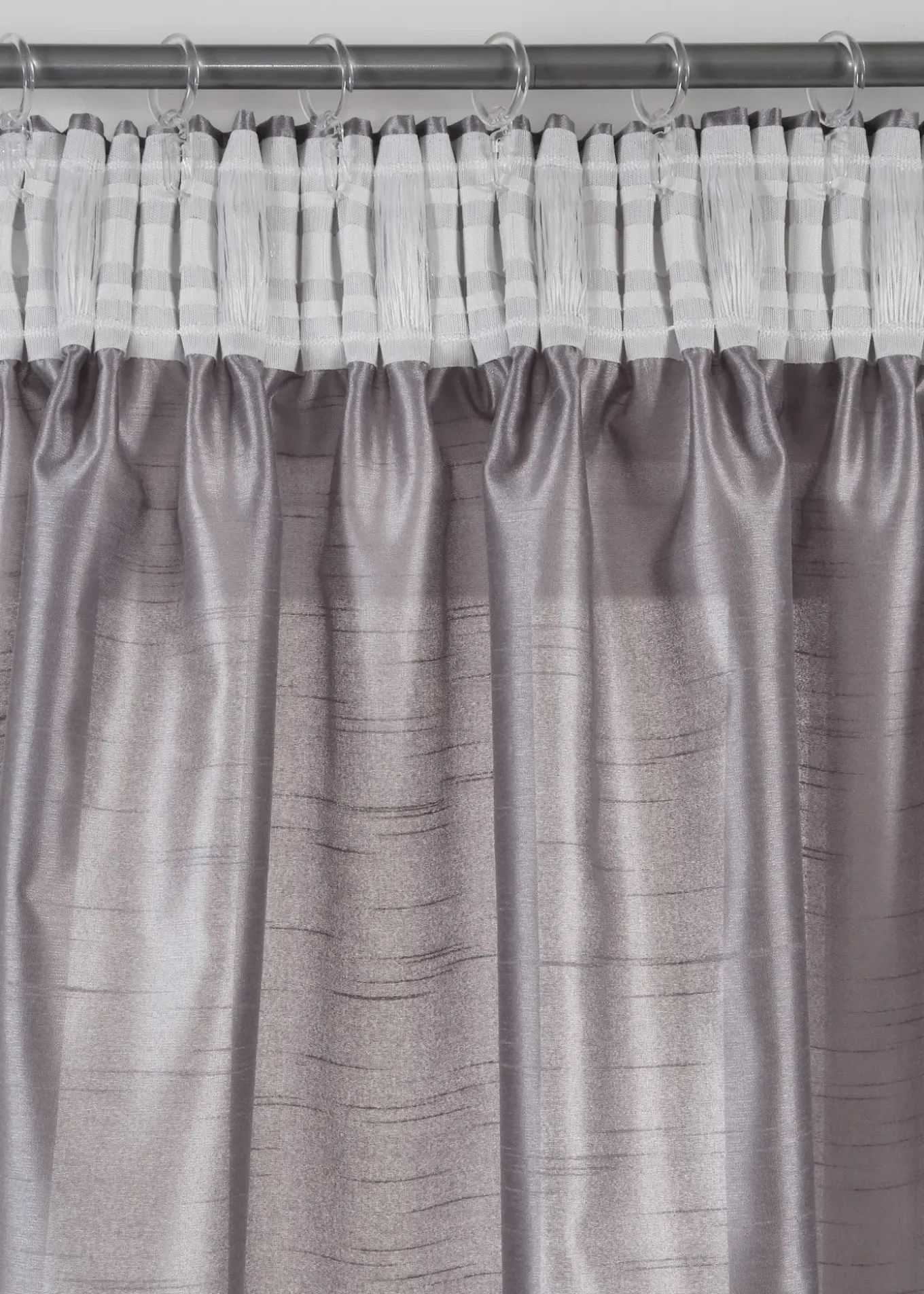 Rideau légèrement brillant, aussi en extra long (1 pce)
