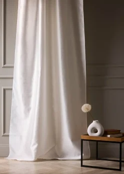 Rideau légèrement brillant, aussi en extra long (1 pce)