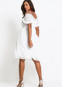 Robe à bretelles et base asymétrique