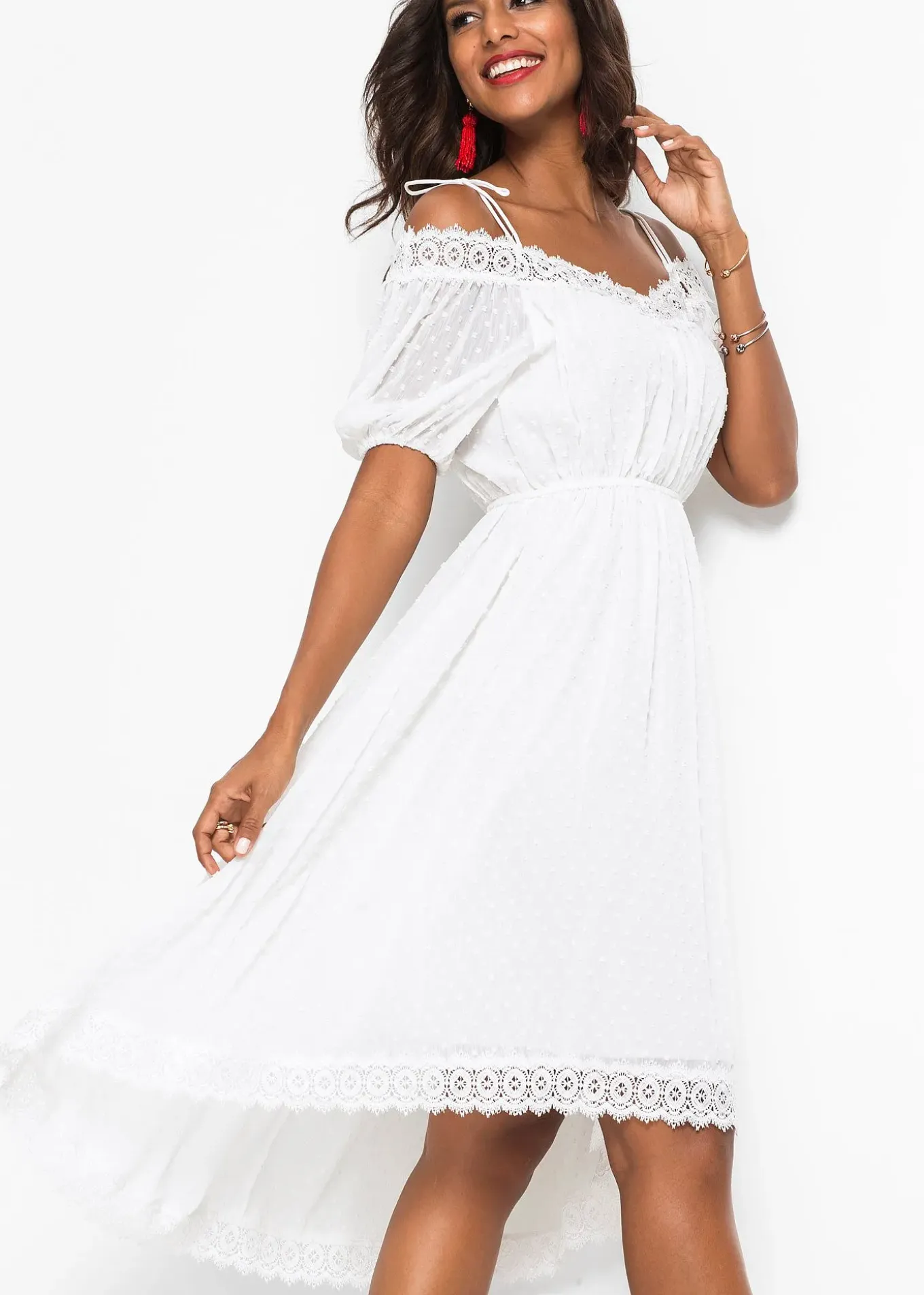 Robe à bretelles et base asymétrique