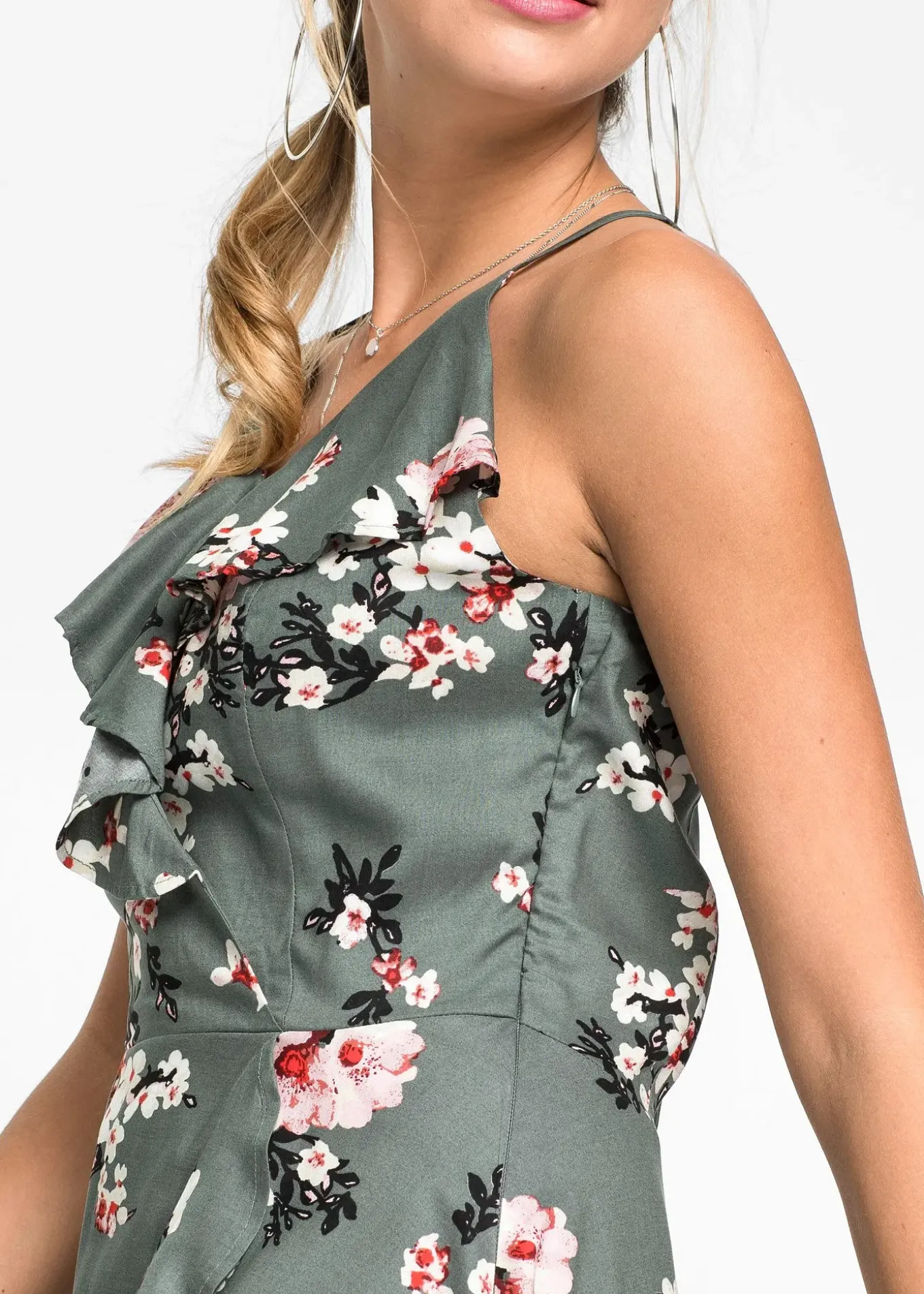 Robe à bretelles et volants