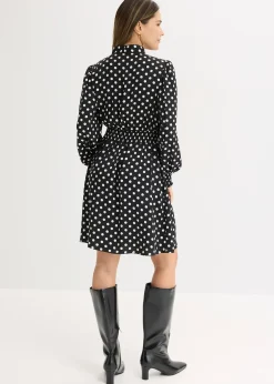 Robe à col lavallière en satin fluide