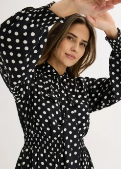 Robe à col lavallière en satin fluide