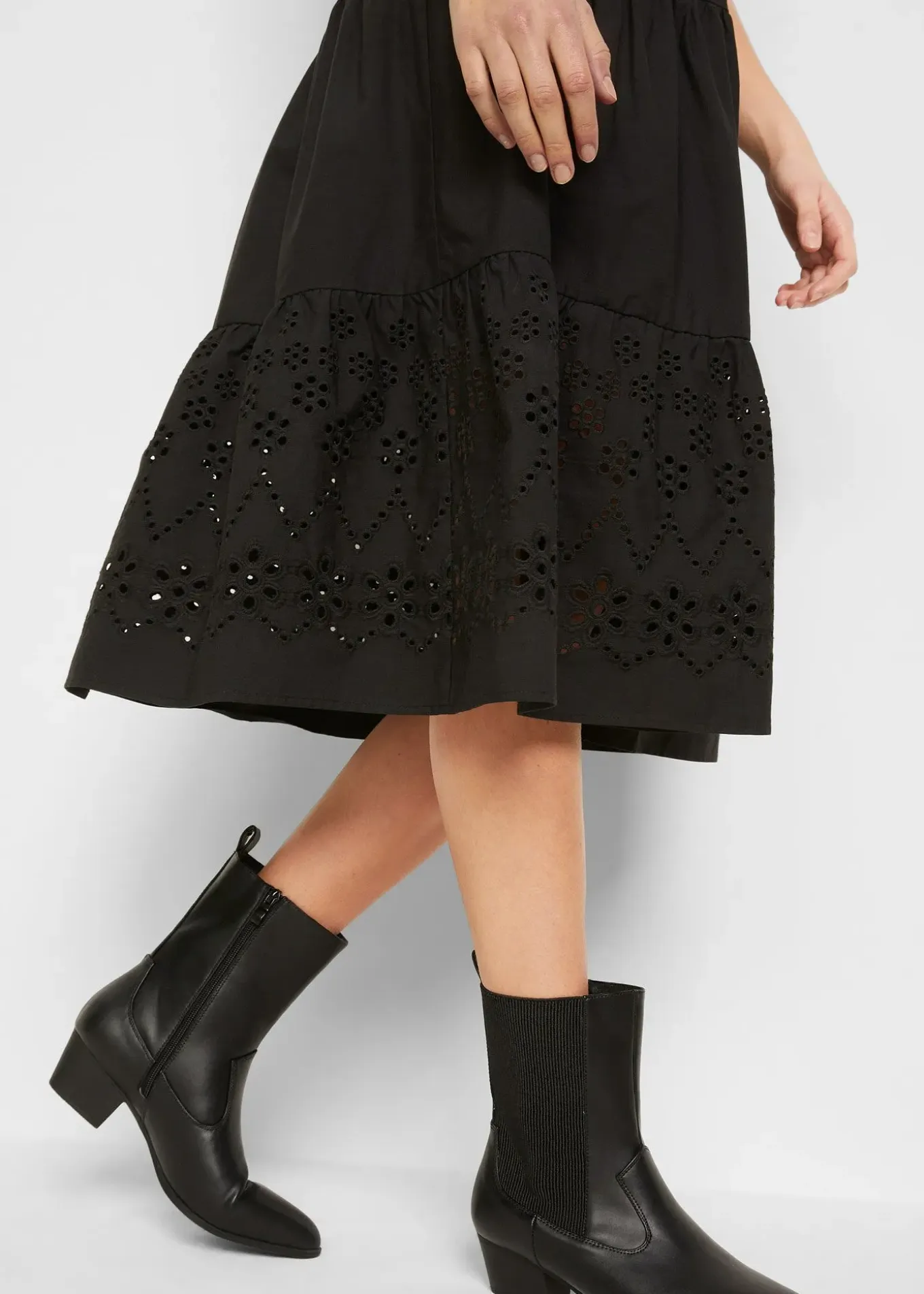 Robe 100% coton avec broderies anglaises