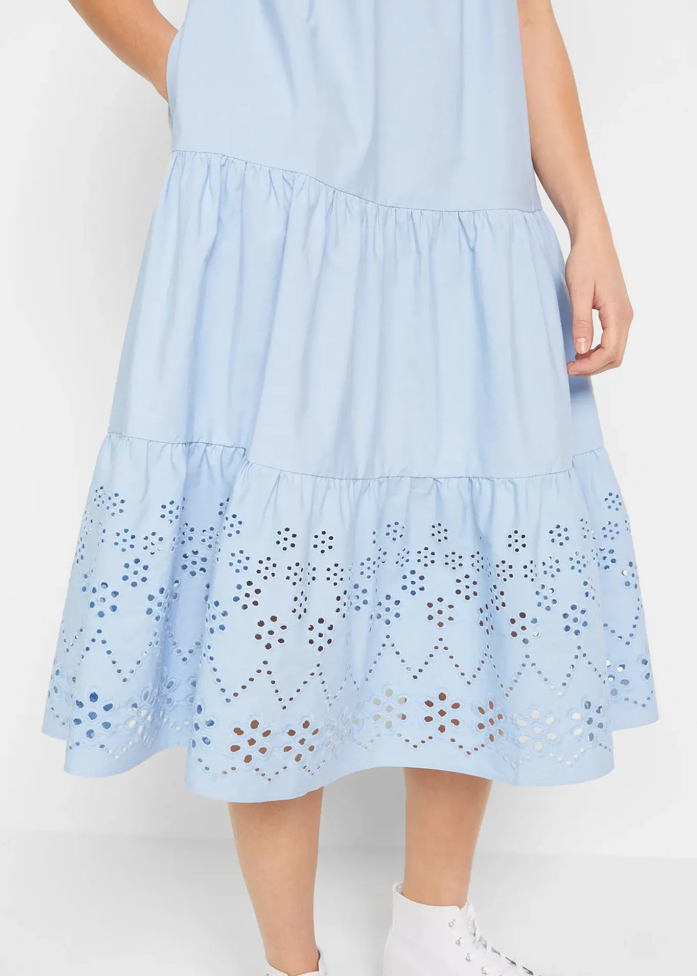 Robe 100% coton avec broderies anglaises