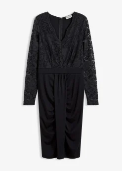 Robe à dentelle et drapé