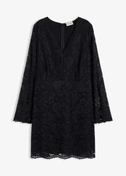 Robe à dentelle et manches trompette