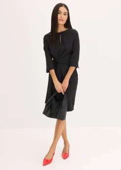 Robe à détail noué