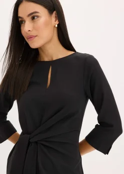 Robe à détail noué