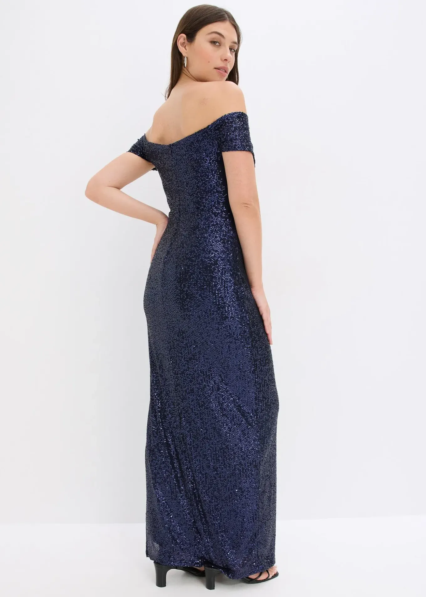 Robe à sequins et encolure Bardot