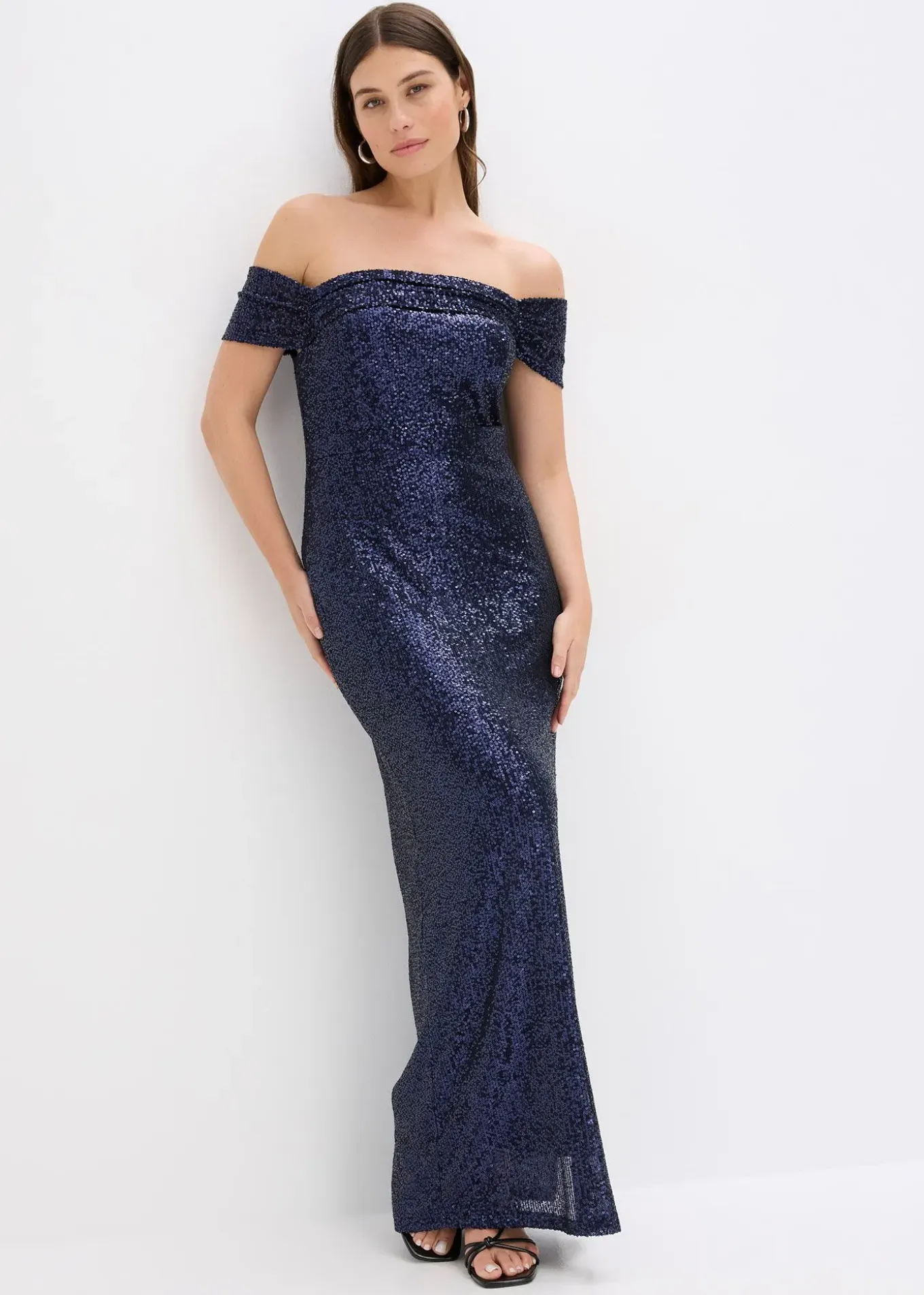 Robe à sequins et encolure Bardot