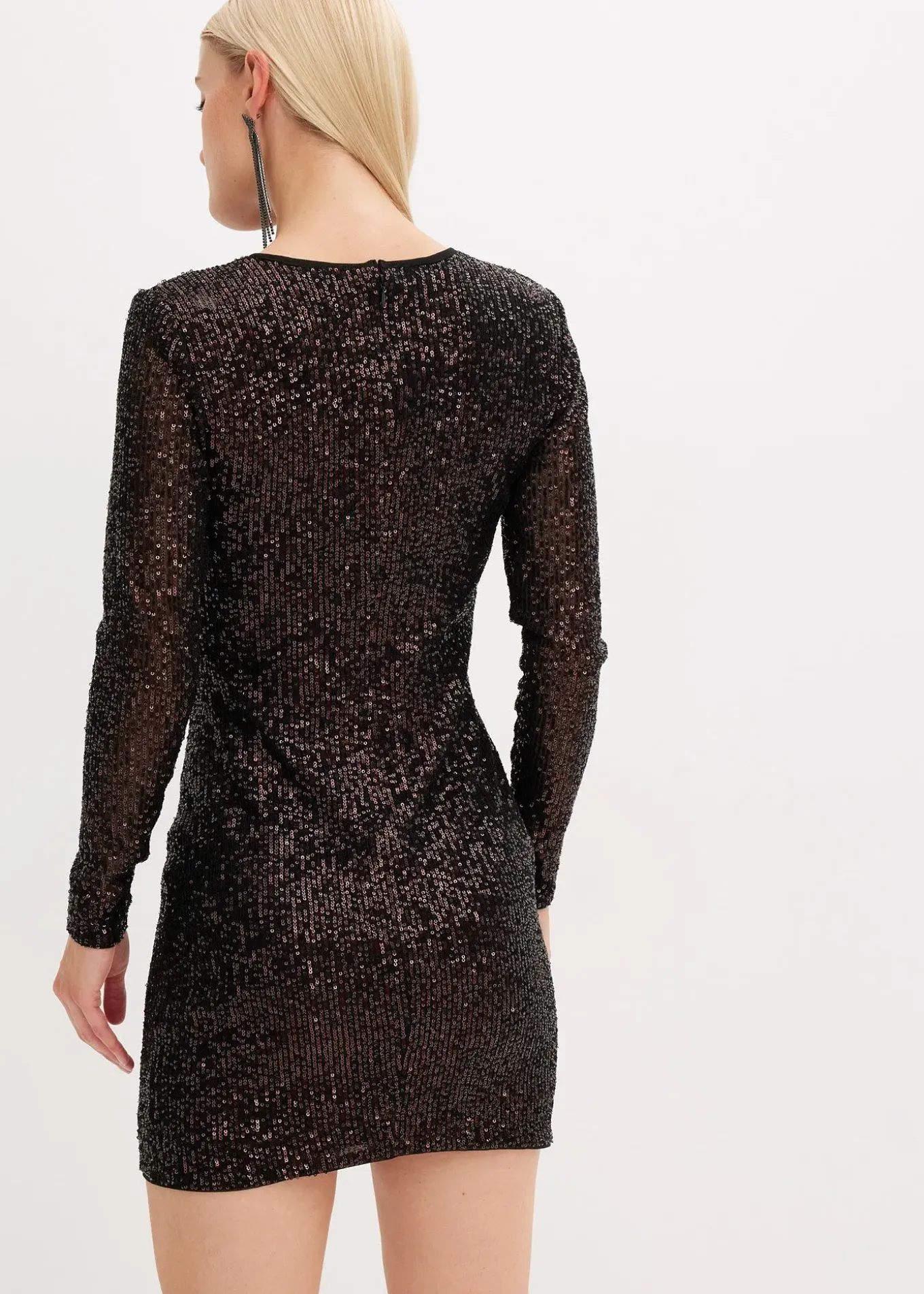 Robe à sequins et épaulettes
