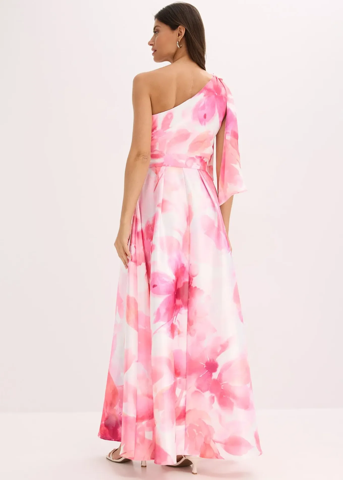 Robe asymétrique en satin brillant