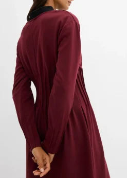 Robe confortable avec plis décoratifs