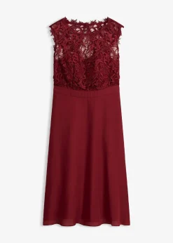 Robe courte à dentelle