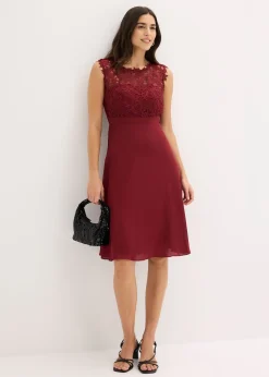 Robe courte à dentelle