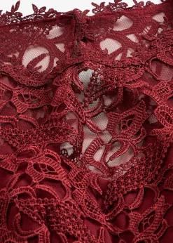 Robe courte à dentelle