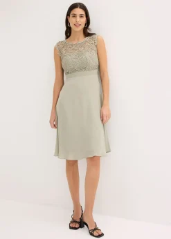 Robe courte à dentelle