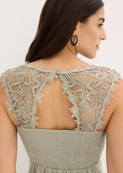 Robe courte à dentelle