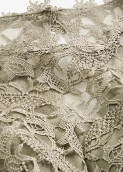 Robe courte à dentelle