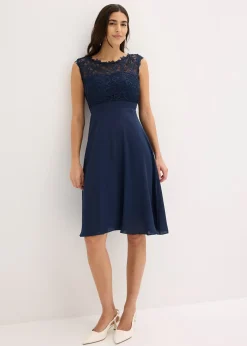 Robe courte à dentelle