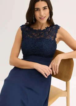 Robe courte à dentelle