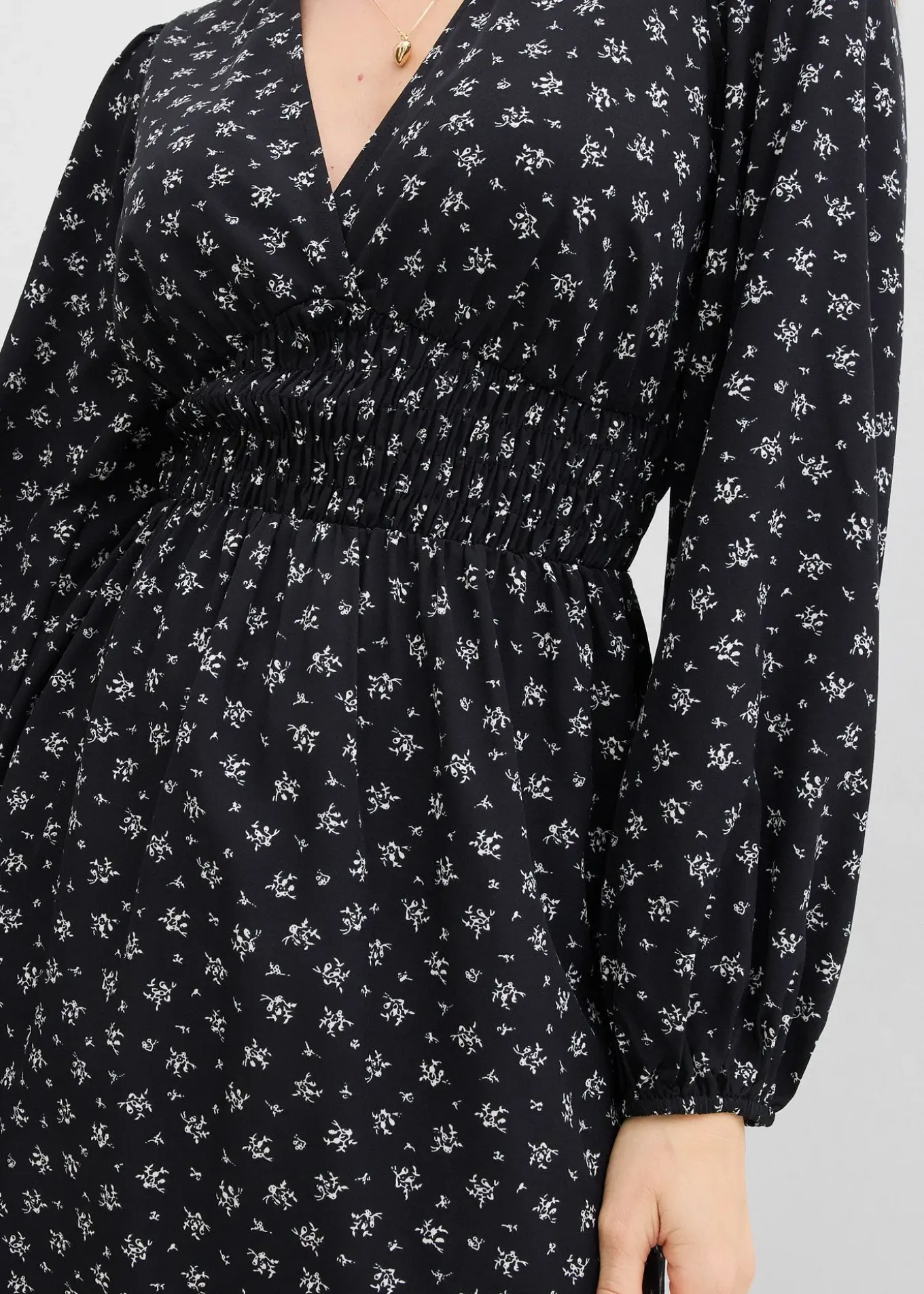 Robe courte à manches bouffantes