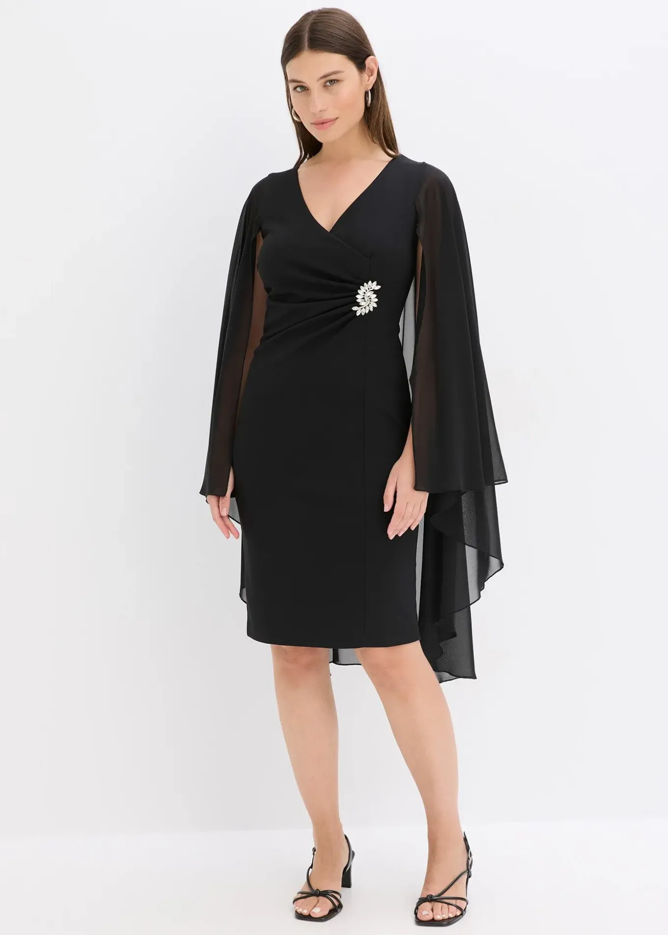 Robe courte avec cape en mousseline