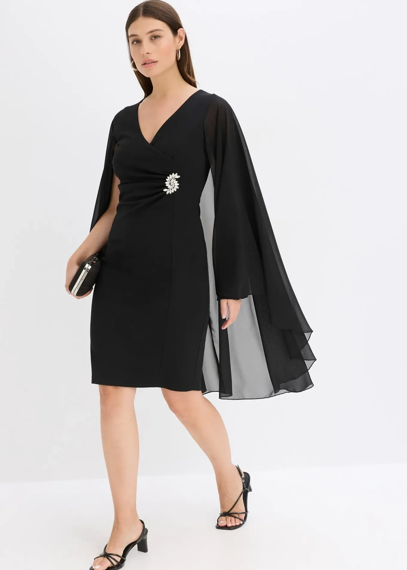 Robe courte avec cape en mousseline