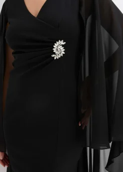 Robe courte avec cape en mousseline