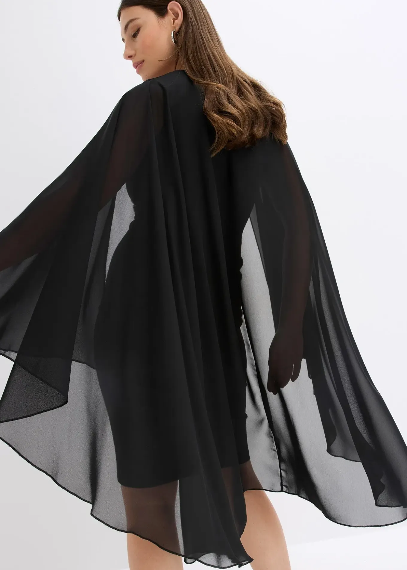 Robe courte avec cape en mousseline