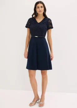 Robe courte avec ceinture et dentelle