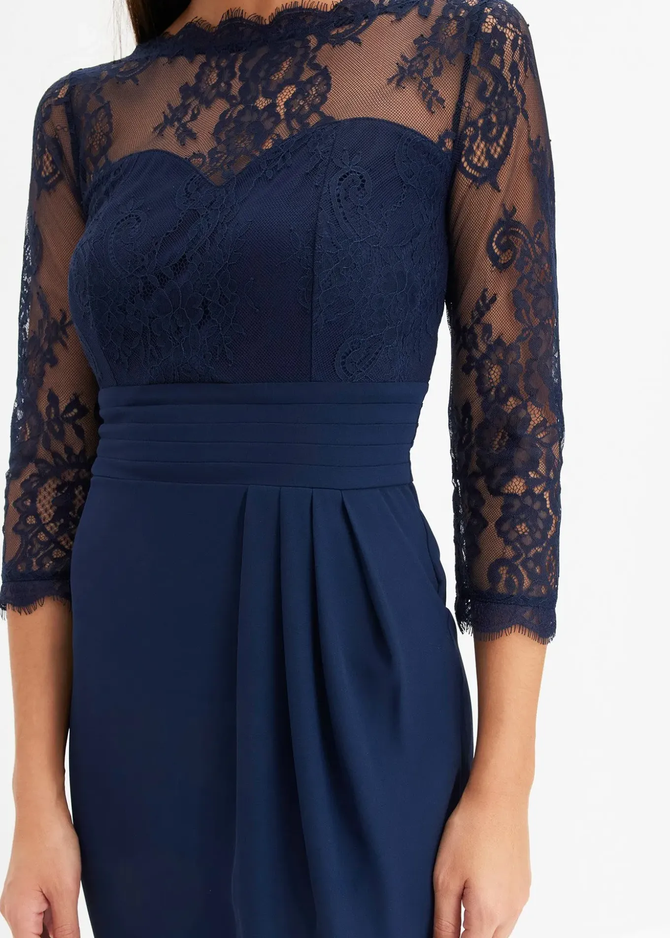 Robe courte avec empiècement dentelle