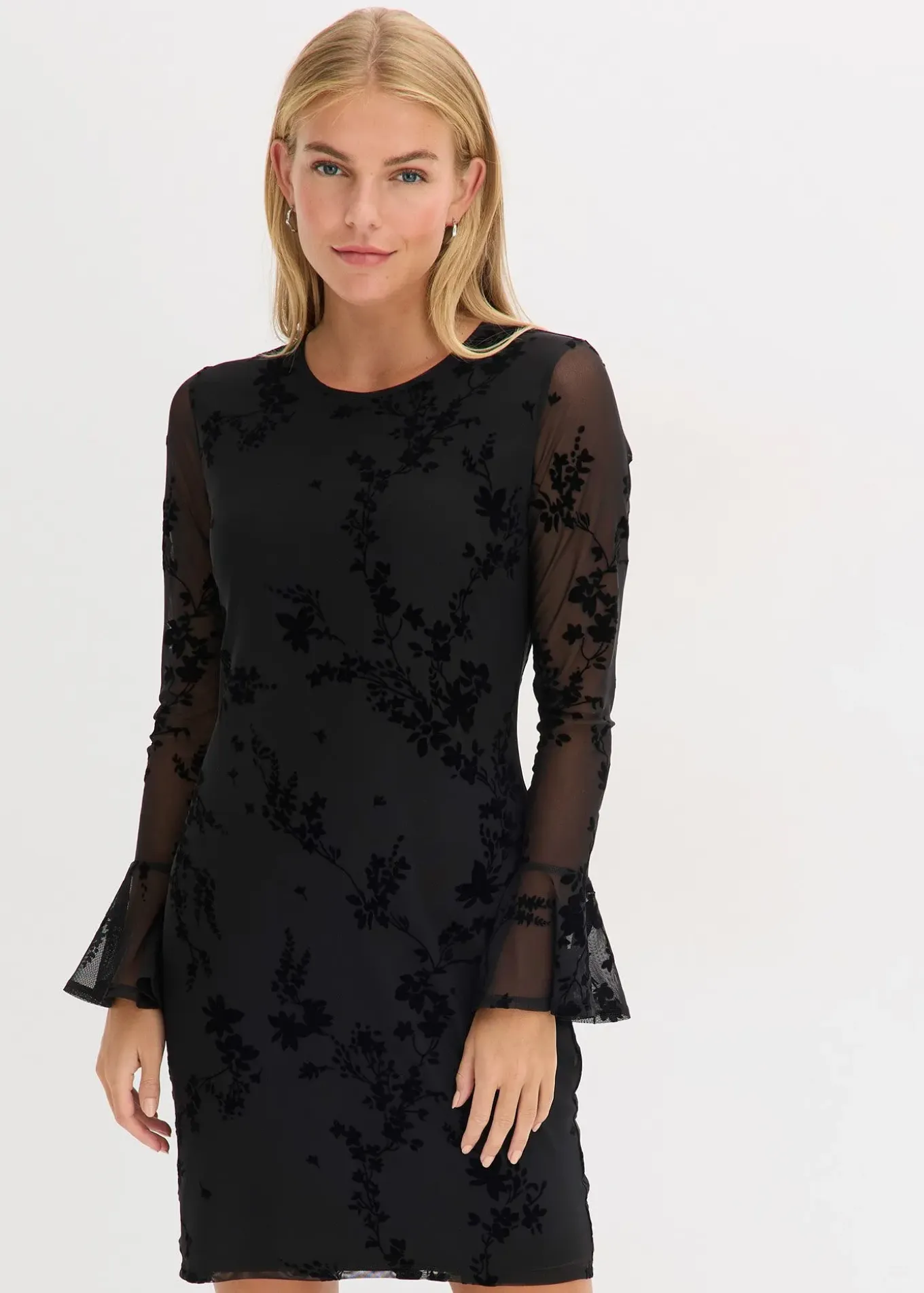 Robe courte avec manches en mesh