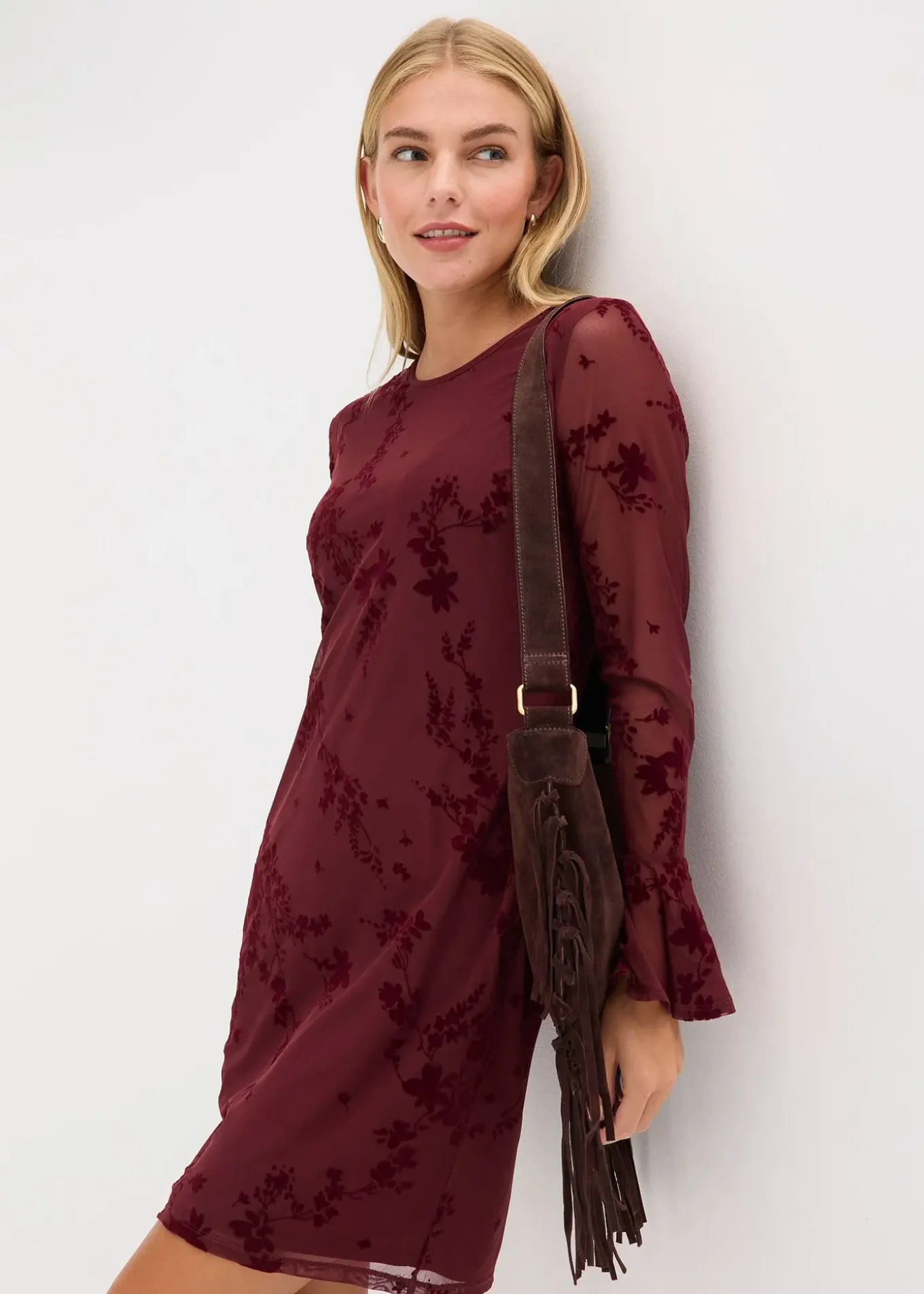 Robe courte avec manches en mesh