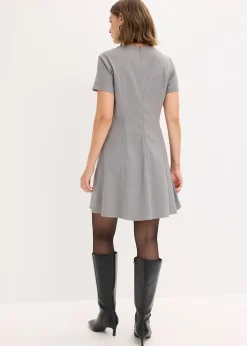 Robe courte, coupe patineuse