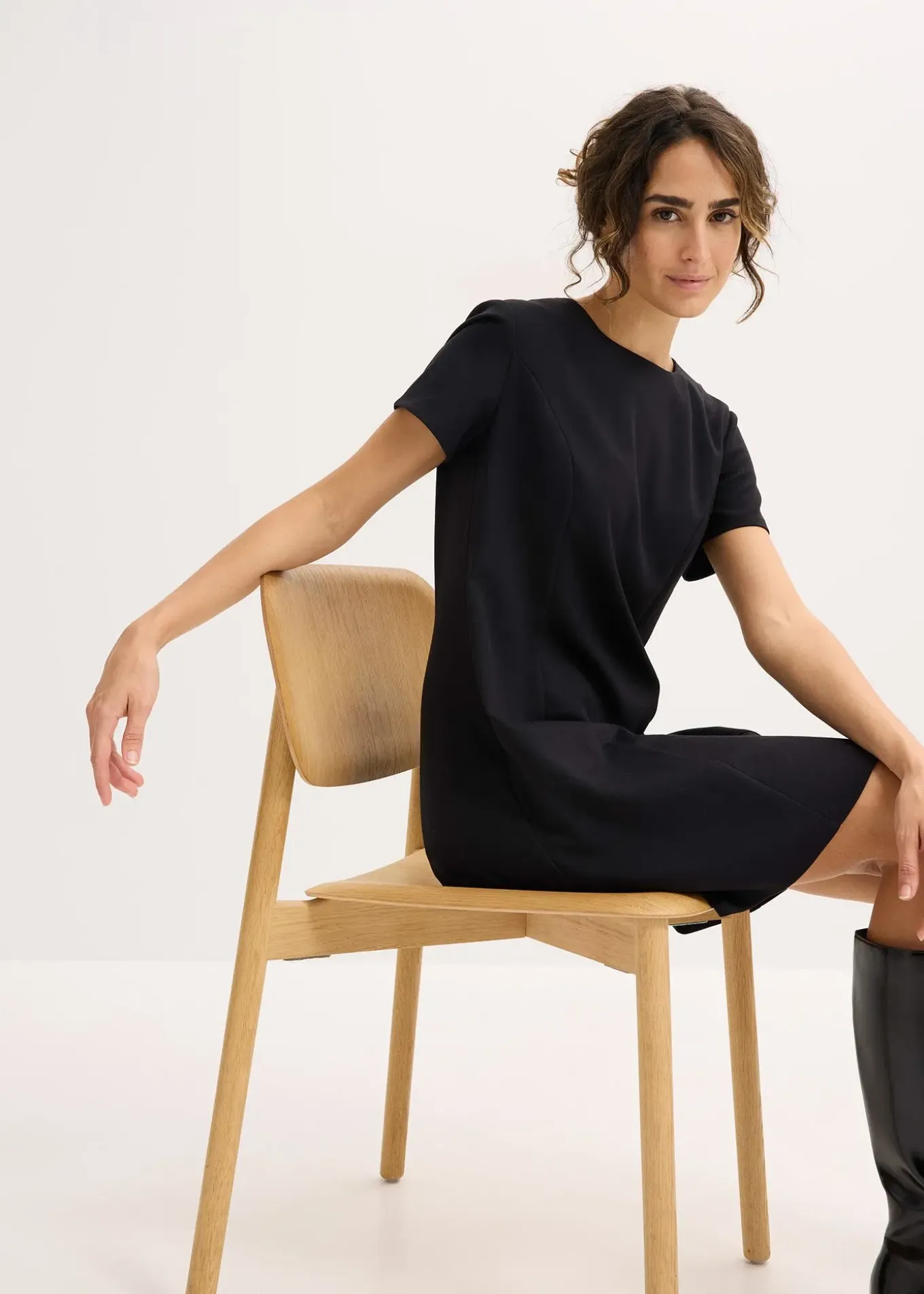 Robe courte, coupe patineuse