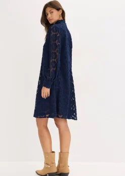 Robe courte en dentelle