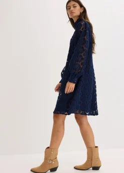 Robe courte en dentelle