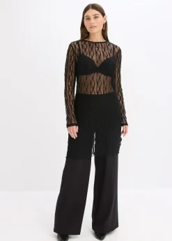 Robe courte en dentelle