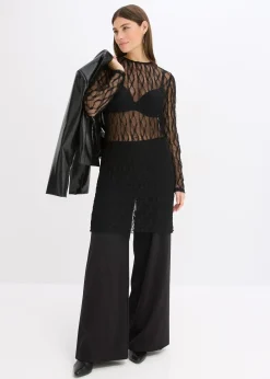 Robe courte en dentelle