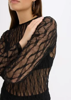 Robe courte en dentelle