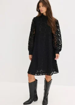 Robe courte en dentelle