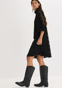 Robe courte en dentelle